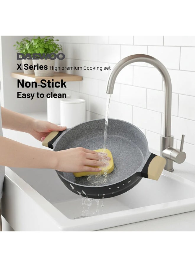 دايو قدر دايو جرانيت ضحل 28 سم مع غطاء | مصنوع من الألومنيوم المصبوب، 5 طبقات مانعة للالتصاق، متوافق مع المواقد الحثية، مقاوم للحرارة من الخارج | أسود وبني - Image 3